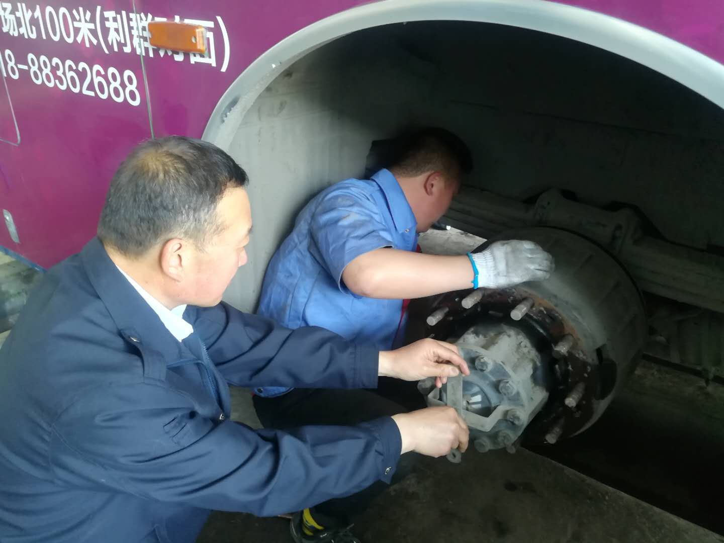 公交集團(tuán)公交事業(yè)一部為公交車輛全面體檢確保換季行車安全